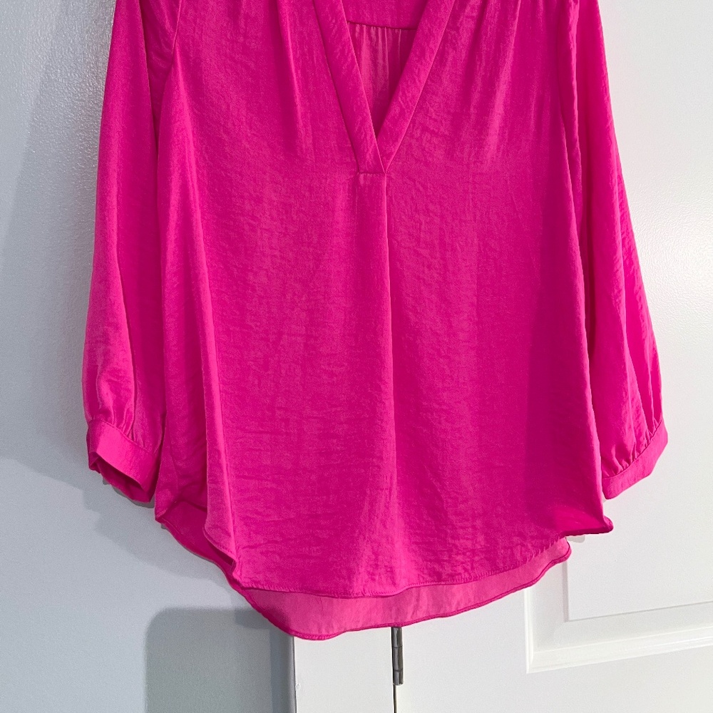 Vince Camuto Women's Women's V-Neck 3/4 Sleeve Rumple Blouse, like new - Picture 6 of 6